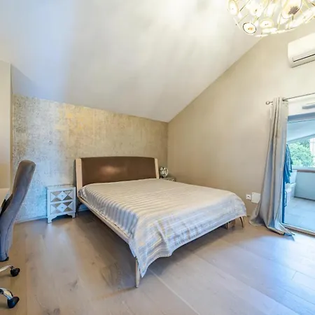 Oxford-californie Luxury 4-bedroom Penthouse With Parking